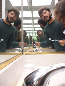 Spazzolini e specchio